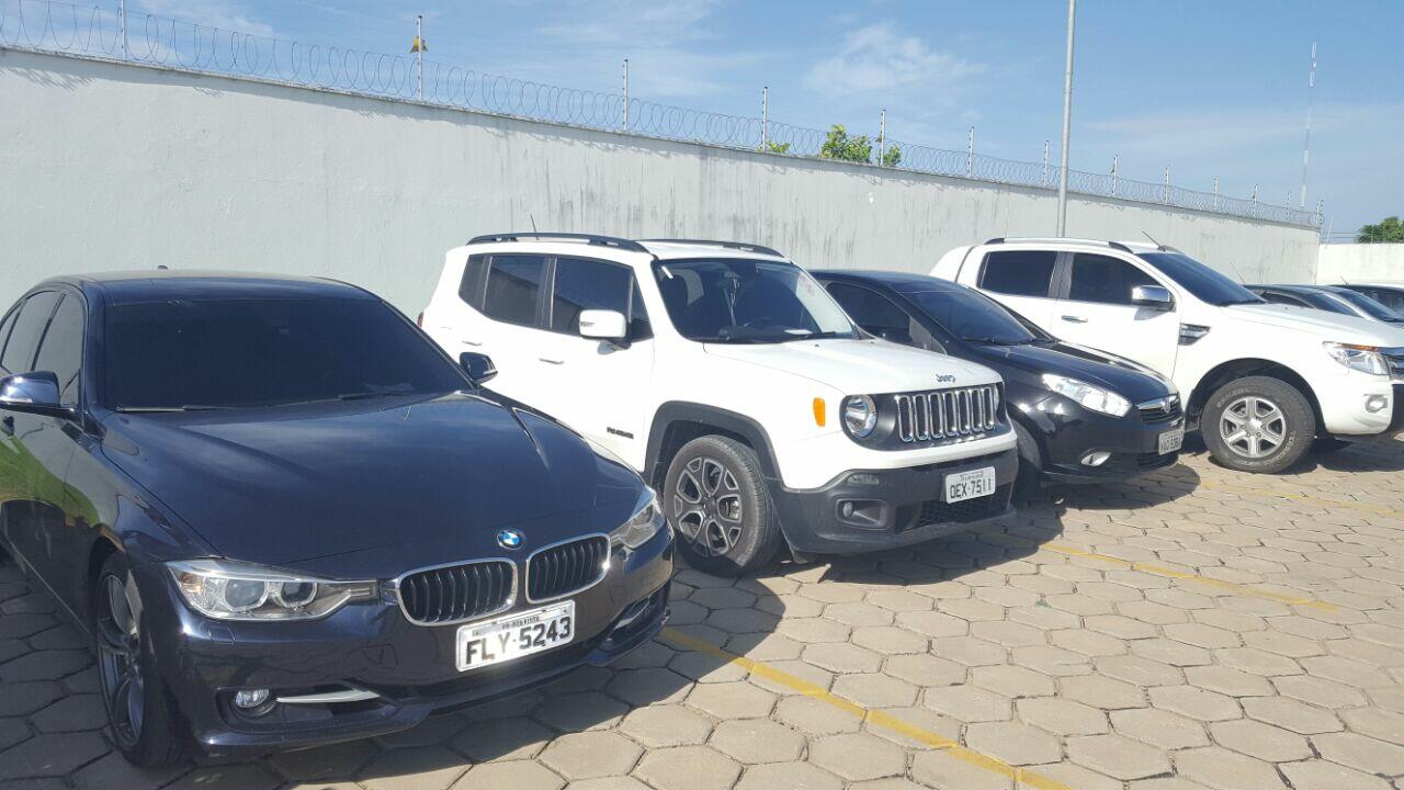 Veículos de luxo avaliados em cerca de 2 milhões foram apreendidos durante a Operação (Foto: PRF)