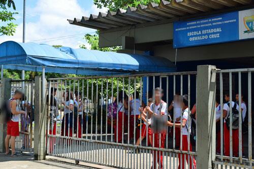 Alunos tiveram aulas nos sábados e feriados para repor lacunas deixadas pela última greve (Foto: Arquivo/Folha)