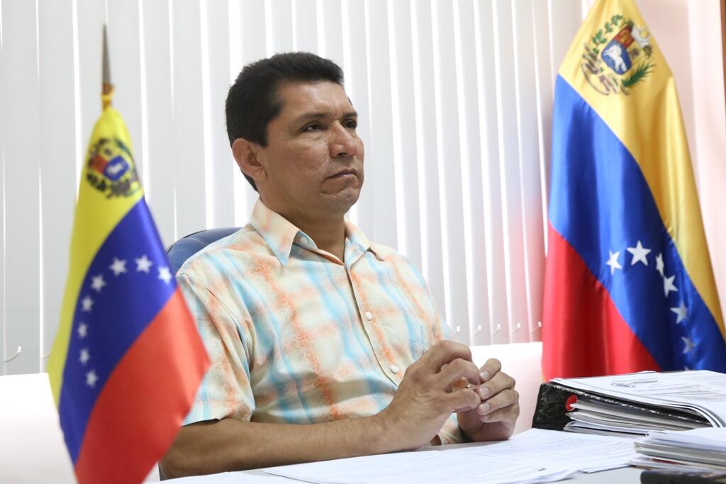 Cônsul-adjunto da Venezuela, José Martí, relata como será a realização do Corredor Humanitário para que brasileiros voltem ao Brasil (Foto: Antonio Diniz)