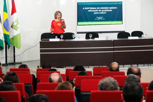 Pedagoga do Instituto Federal de Santa Catarina (IFSC), Nilva Schroeder, criticou a reforma (Foto: Wenderson de Jesus)