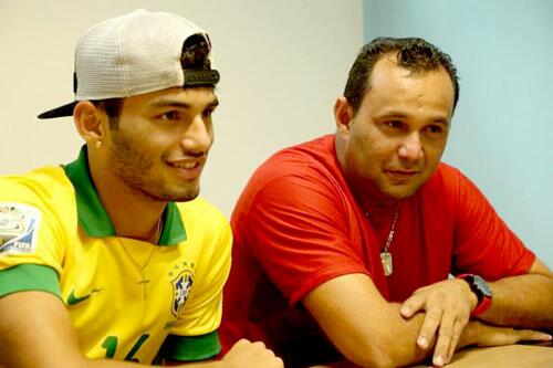 Thiago Maia e o pai Joel Alencar garimpando talentos de Roraima (Foto: Divulgação)