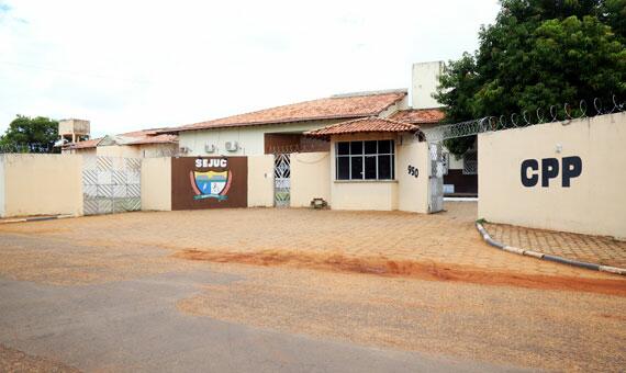 A vítima cumpre pena no CPP e durante o dia trabalha como soldador (Foto: Antônio Diniz)