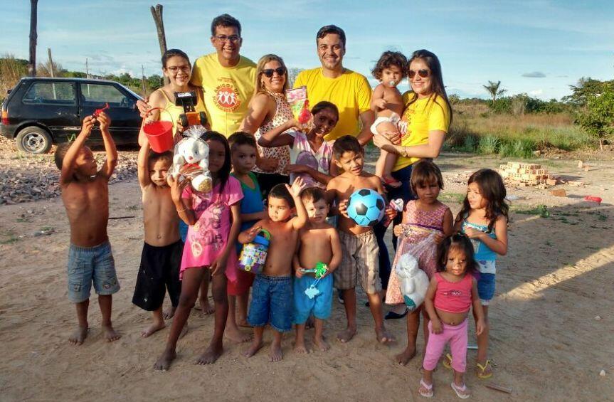 Grupo Amigos da Solidariedade realizou a doação de roupas e brinquedos para famílias carentes de Boa Vista (Foto: Divulgação)