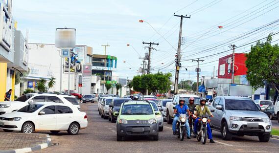 Proprietários de veículos devem ficar atentos, pois cobrança voltará a ser feita de acordo com a placa (Foto: Rodrigo Sales)