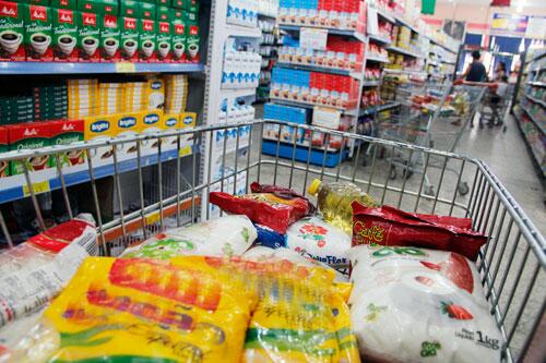 Em dezembro, consumidores pagaram R$ 395,69 pelo conjunto básico de alimentos (Foto: Wenderson de Jesus)