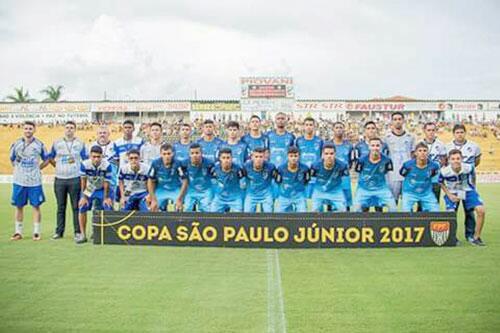 Equipe do São Raimundo antes do jogo contra o Galo Mineiro (Foto: Divulgação)
