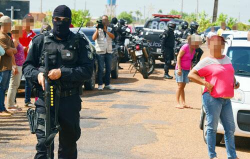 Forças policiais foram mobilizadas para restabelecer a ordem na maior penitenciária do Estado (Foto: Wenderson de Jesus)