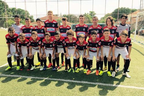 A equipe é formada por atletas de 11 a 13 anos da Escolinha do Fla/RR (Foto: Divulgação)