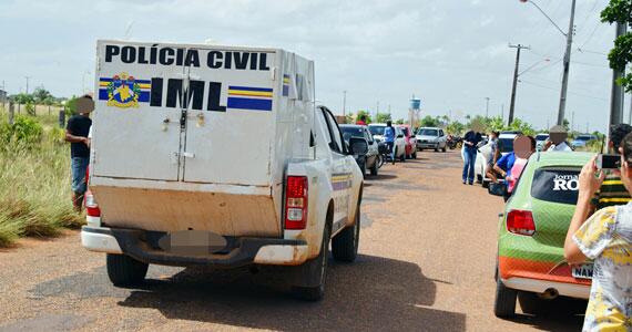 Carro do IML em direção à Pamc para buscar corpos depois do massacre no dia 06 (Foto: Rodrigo Sales)