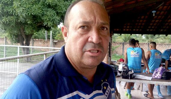 Treinador Chiquinho Viana começa trabalhos com bola na segunda-feira (Foto: Ribamar Rocha)