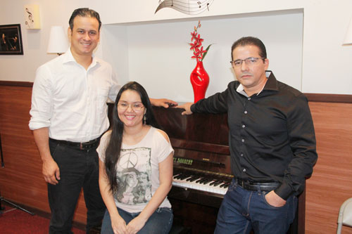 A violinista e pianista Lilyane Lopes e os tenores Juan Alexis e David Hidalgo (Fotos: Wenderson de Jesus)