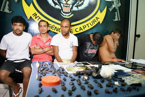 Wendel Pereira da Silva, o “Donatelo”, William Pereira da Silva, “SP”, e Antônio Francisco Trindade dos Santos, o “Jiraia”, receberiam os produtos (Foto: Rodrigo Sales)