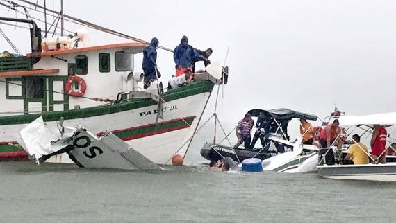Avião caiu no mar de Paraty por volta de 13h45 de ontem, no horário de Brasília (Foto: Divulgação)