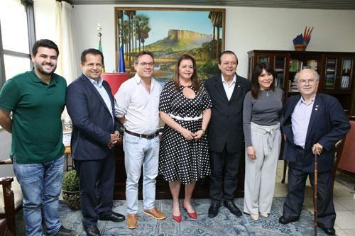 Deputado federal Jovair Arantes e sua comitiva com deputados de Roraima e a governadora Suely Campos (Foto: Divulgação)