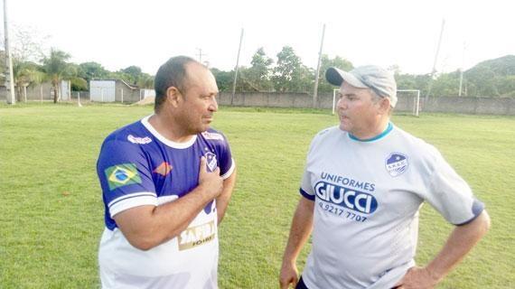 Treinador Chiquinho Viana e preparador físico Beto Viera intensificam trabalhos no mundão (Foto: Ribamar Rocha)
