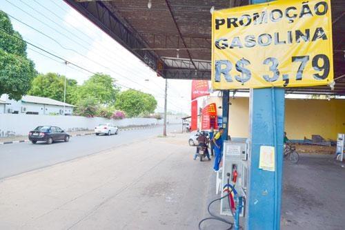 Preço anunciado como promocional é só para quem paga no dinheiro (Foto: Rodrigo Sales)