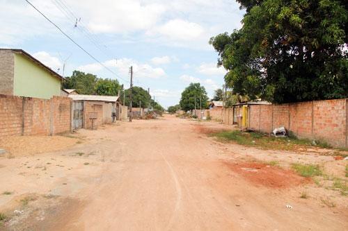 O caso ocorreu em um condomínio localizado na Rua N-09, no bairro Senador Hélio Campos (Foto: Wenderson de Jesus)