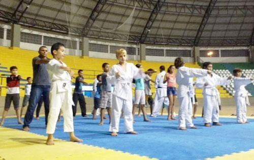 Projeto tem aulas gratuitas na Vila Olímpica Roberto Marinho (Foto: Divulgação)