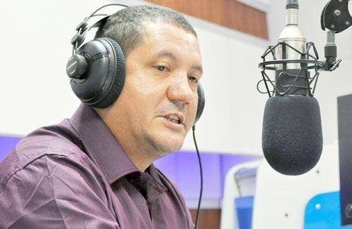 No programa Agenda Parlamentar, vereador Genival da Enfermagem voltou a discutir as ações que serão realizadas pelos parlamentares no lixão (Foto: Diane Sampaio)