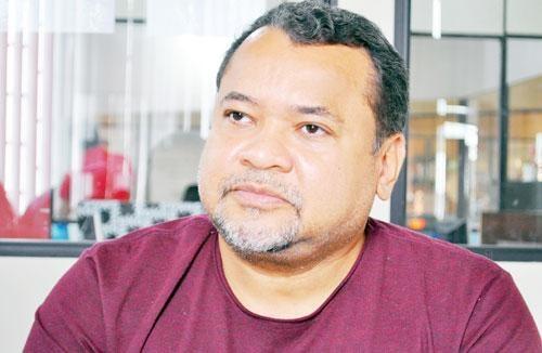 Classe deseja que todos os professores da rede estadual tenham o direito de optar pela carga horária de 25, 30 e 40 horas, segundo o professor Wilton Santos (Foto: Diane Sampaio)