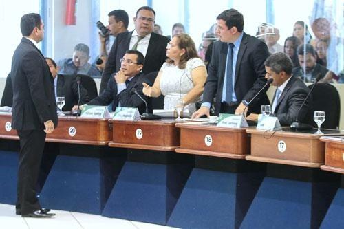 Votação que reconduziu Mesa Diretora foi polêmica, marcada por muito bate-boca entre vereadores (Foto: Divulgação)