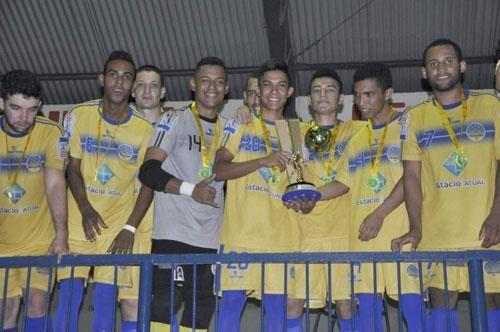 Equipe festeja a primeira conquista do ano (Foto: Divulgação)