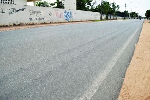 Perseguição ocorreu nesta rua, onde ocorreram três disparos de arma de fogo contra a vítima (Foto: Antônio Carlos)