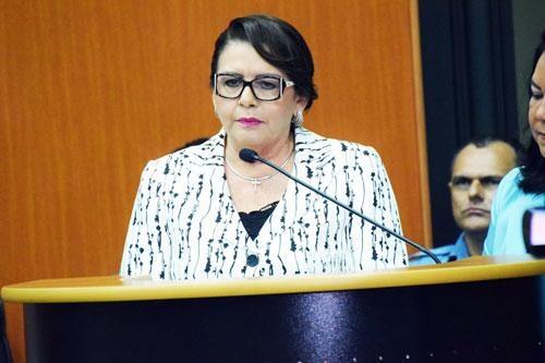 Governadora Suely Campos durante leitura da Mensagem Governamental (Foto: Antonio Diniz)