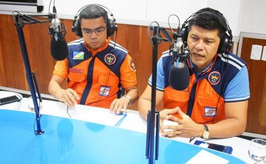 Secretário-executivo da Defesa Civil, tenente-coronel Doriedson Ribeiro, e chefe da Divisão de Operações Emergenciais, tenente Emerson Lima (Foto: Diane Sampaio)
