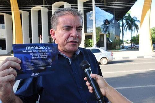 Deputado Brito Bezerra: campanha publicitária com panfletagem para orientar contribuinte (Foto: Hisraufre Emiliano)