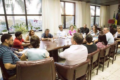 Governadora Suely Campos com representantes do Movimento dos Trabalhadores em Educação (Foto: Divulgação)