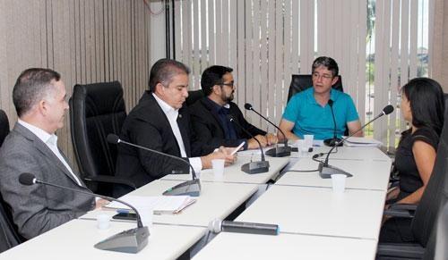 Comissão Especial Externa da Assembleia Legislativa durante a sabatina Fotos: (SupCom ALERR)