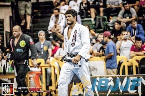 Lucas Hulk vem evoluindo no Jiu-Jitsu e conquistou recentemente títulos importantes (Foto IBJJF/Facebook)
