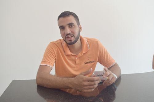 Para o técnico em energia solar, Norry Rabelo, serviço contribui para o fornecimento de energia sem quedas em locais de difícil acesso, como chácaras e fazendas (Foto: Paola Carvalho)