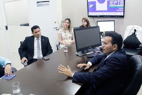Representantes de cartórios e da Procuradoria-Geral do Estado assinaram o convênio com o Instituto (Foto: Wenderson de Jesus)