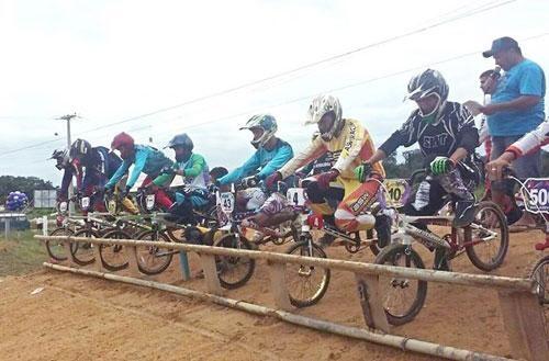 Competição aconteceu na pista de bicicross de Caroebe (Foto: Divulgação)
