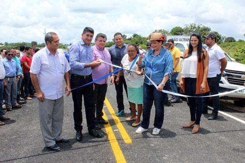 Com a recuperação dos recursos da Cide, foi possível realizar várias obras, inclusive a pavimentação da Vicinal 5, no Caroebe (Foto: Secom-RR)