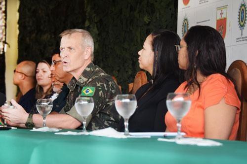 Comandante da 1ª Brigada, general Algacir Antônio Polsin, faz avaliação dos trabalhos (Foto: Antonio Carlos)
