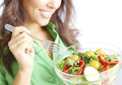 Uma dica para uma melhor nutrição é consumir menos alimentos processados e passar a ingerir mais produtos naturais e frescos (Fotos Internet)