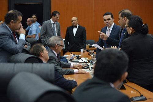 Deputados reunidos em plenário, na Assembleia Legislativa (Foto: SupCom/ALE)