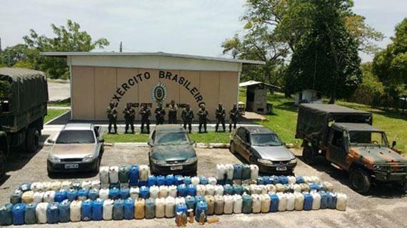 Material estava sendo transportado em três veículos, que também foram apreendidos (Foto: Divulgação)