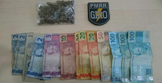 Jovem foi preso com um invólucro contendo maconha e mais R$ 400 em dinheiro trocado (Foto: Divulgação/Giro)