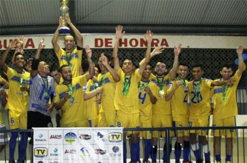Constelação comemora mais um título no futsal roraimense (Foto: Reynesson Damasceno)