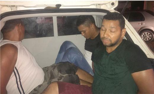Com os suspeitos a polícia encontrou um revólver calibre 38.(Foto: Divulgação/Polícia Militar)
