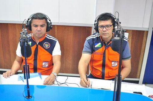 Tenente Emerson Gouveia e coronel Doriedson Ribeiro ressaltaram a falta de apoio da PMBV e do Governo Federal (Foto: Diane Sampaio)