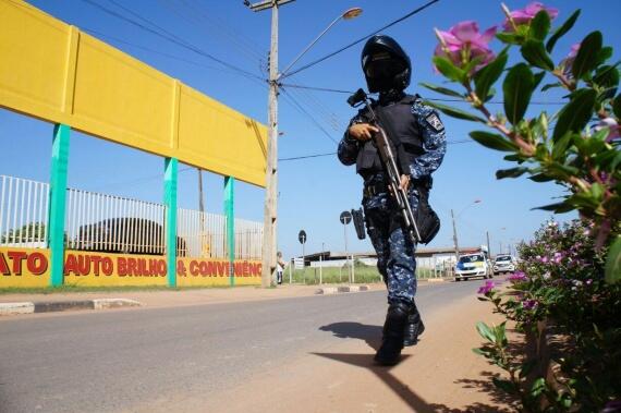 O enterro teve acompanhamento dos policiais de Roraima (Foto: Aldenio Soares)
