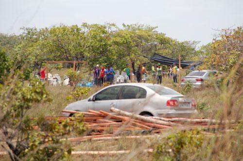 Integrantes da Famer ocupam, desde a quinta-feira passada, uma área da Codesaima na R-174 sul (Foto: Wenderson de Jesus)