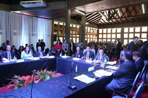 A governadora Suely Campos esteve no Fórum realizado no ano passado, no Amapá, quando iniciaram as discussões para a criação do Consórcio (Foto: Marcelo Rodrigues)