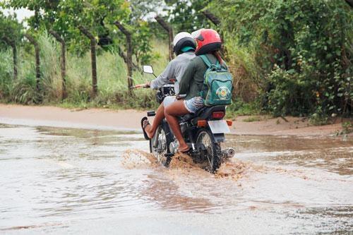 Moradores de diversos pontos da cidade reclamam que ano após ano enfrentam os mesmos problemas de alagamentos (Foto: Wenderson de Jesus)