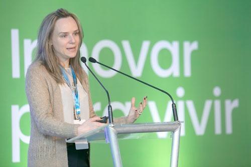Especializada em Psico-oncologia, Luciana Holtz: “Qualquer paciente com câncer, familiar ou amigo pode entrar em contato com o instituto para tirar uma dúvida, desabafar, contar um problema” (Foto: Marcelo Ribeiro/Divulgação/Bayer)